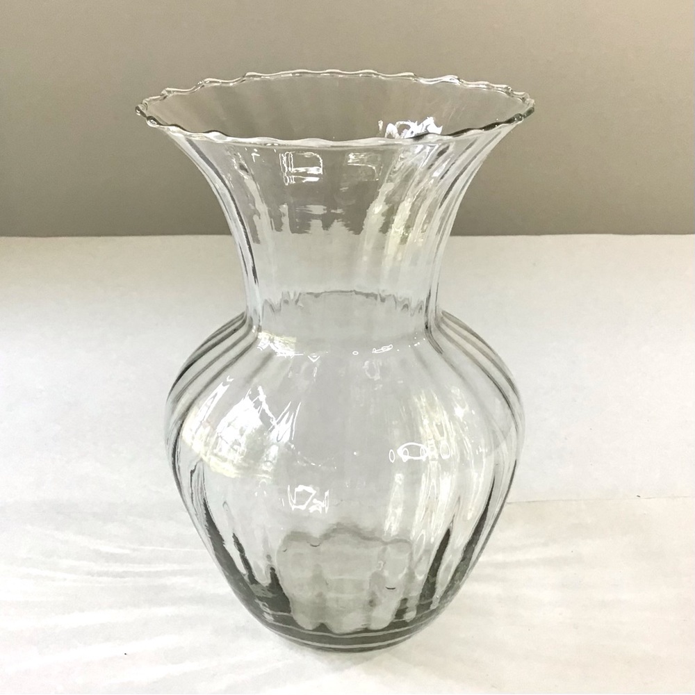 Vintage Clear Glass Vase Ribbed Interior with Rippled Scalloped Ruffle Top 6.5”H